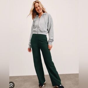 Beyond Yoga Spacedye Laid Back Wide Leg Pant (Dark Green, Small, NWT)